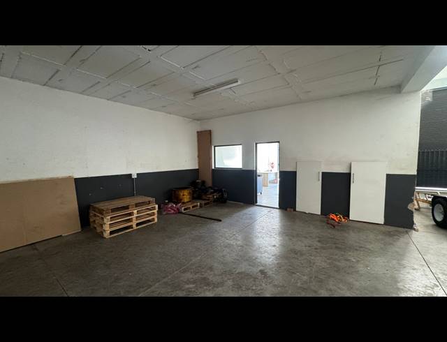 338M² WAREHOUSE TO LET IN LINBRO PARK